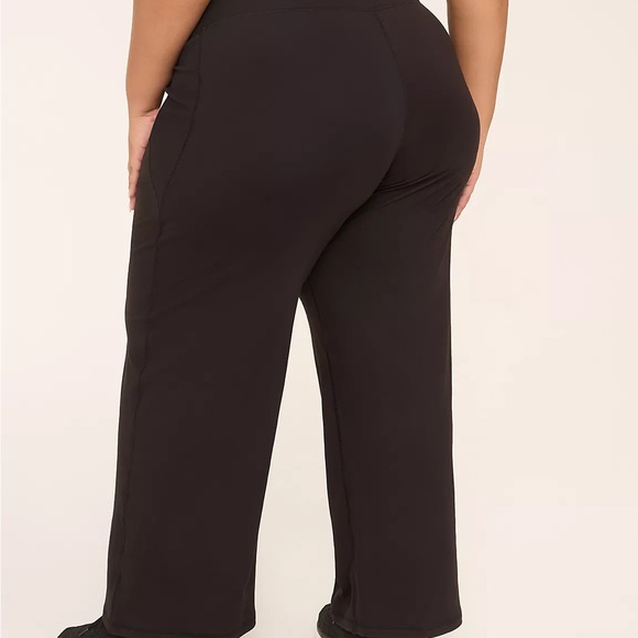 Lane Bryant LIVI High-Rise LIVI Soft Wide Leg Pant Sz 30/32 - Picture 2 of 4